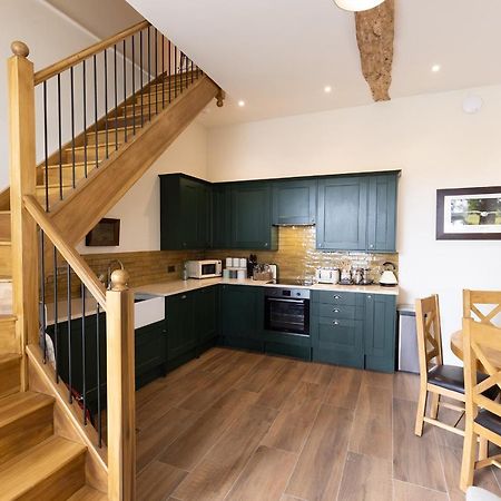 North Cadbury Court Coach Houses Extérieur photo