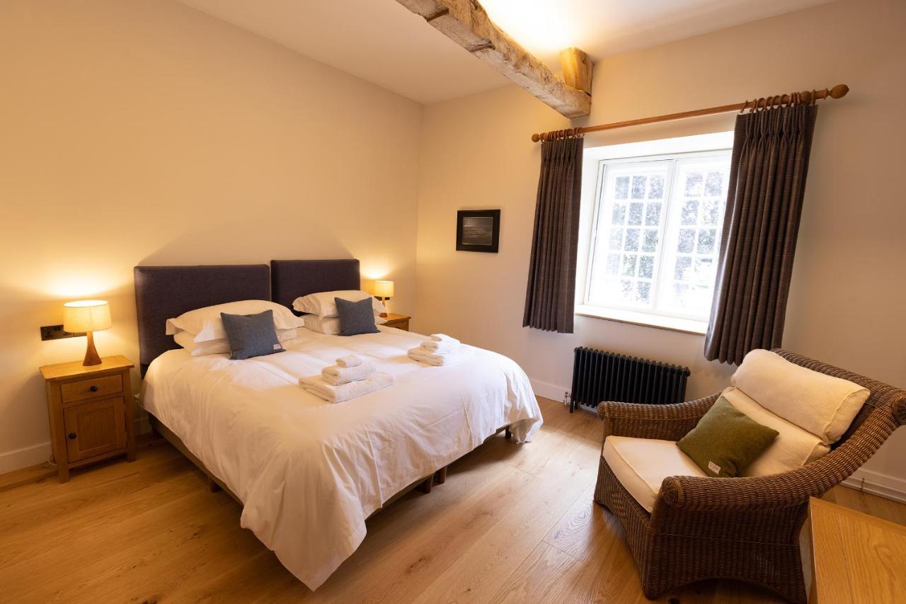 North Cadbury Court Coach Houses Extérieur photo