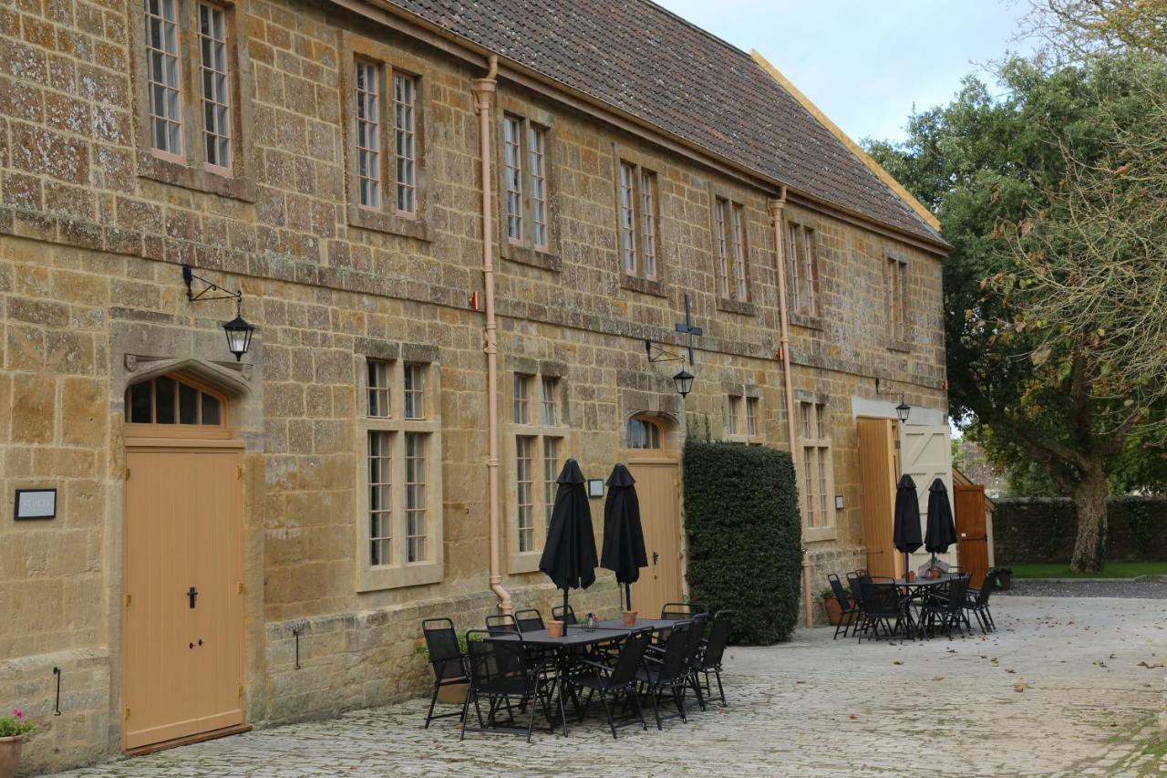 North Cadbury Court Coach Houses Extérieur photo