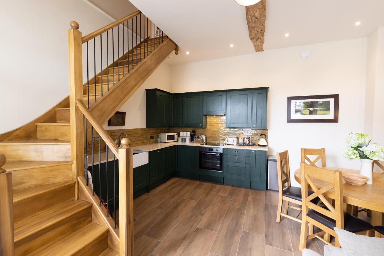 North Cadbury Court Coach Houses Extérieur photo