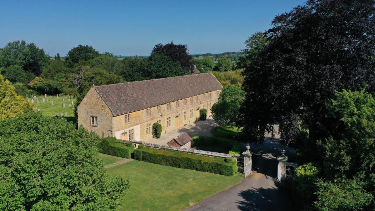 North Cadbury Court Coach Houses Extérieur photo