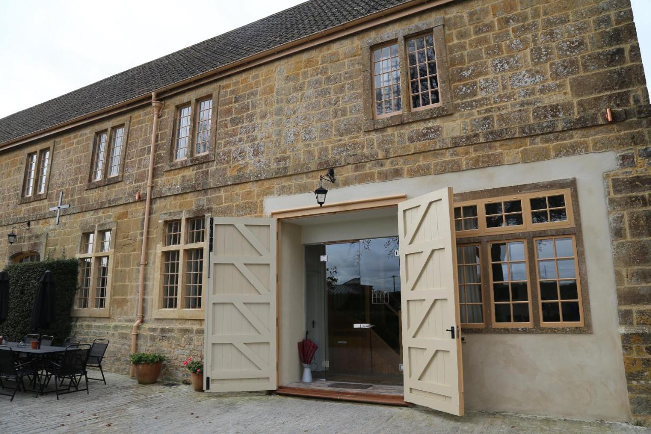 North Cadbury Court Coach Houses Extérieur photo