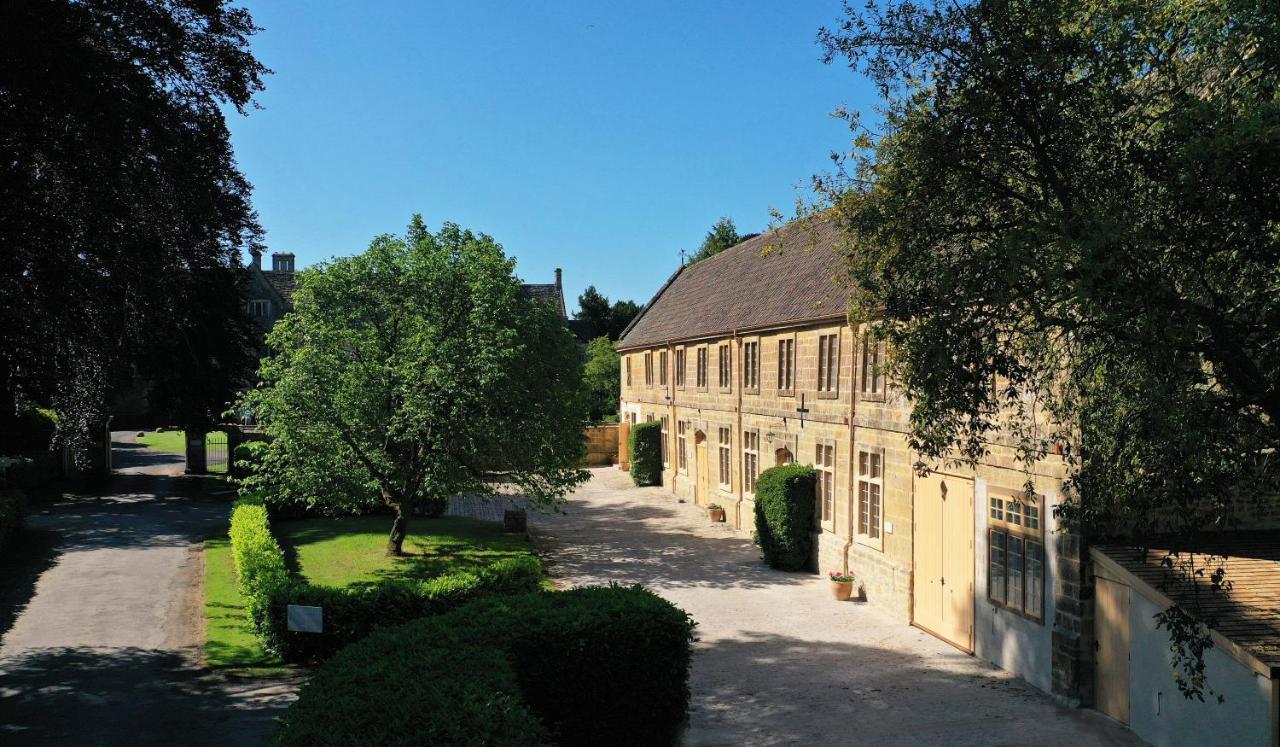 North Cadbury Court Coach Houses Extérieur photo
