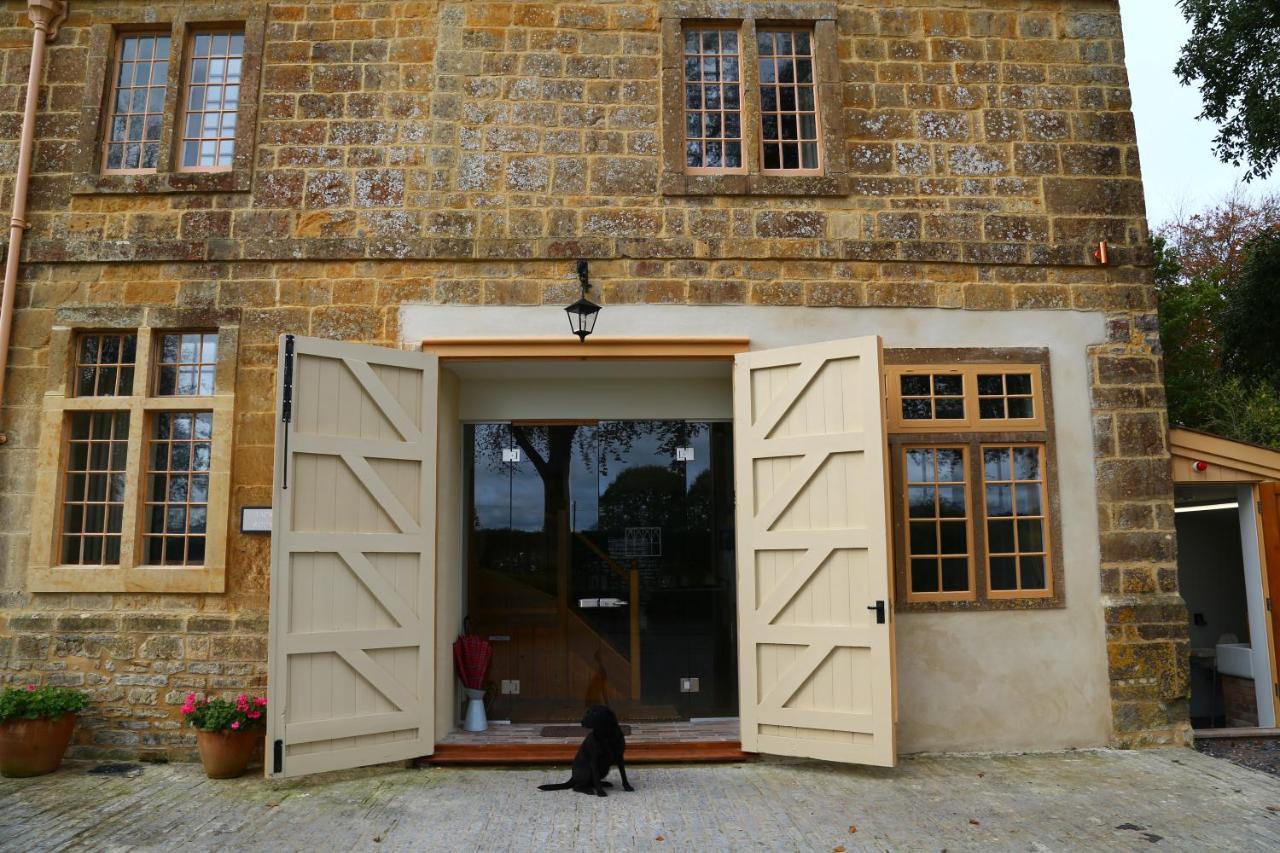 North Cadbury Court Coach Houses Extérieur photo