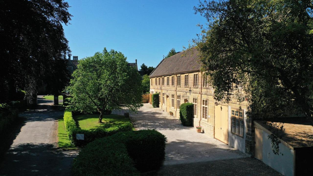 North Cadbury Court Coach Houses Extérieur photo